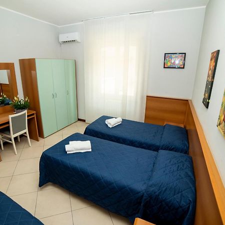 Hotel Victoria Varedo Esterno foto
