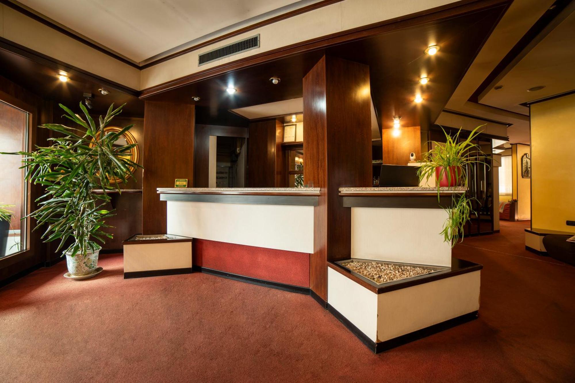 Hotel Victoria Varedo Esterno foto